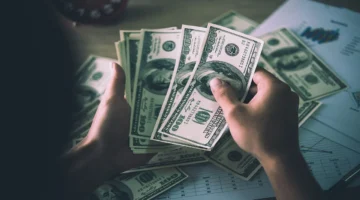 الدولار يرتفع بشكل محدود في سوق صرف العراق